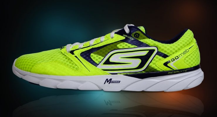 running-shoe-luminous-bright-yellow-52992